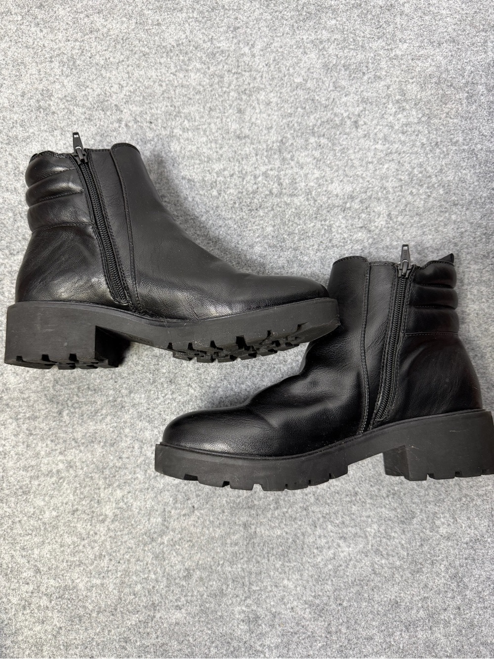 White Mountain Black Chelsea Lug Sole Ankle Boots - super stylish size 8.5
